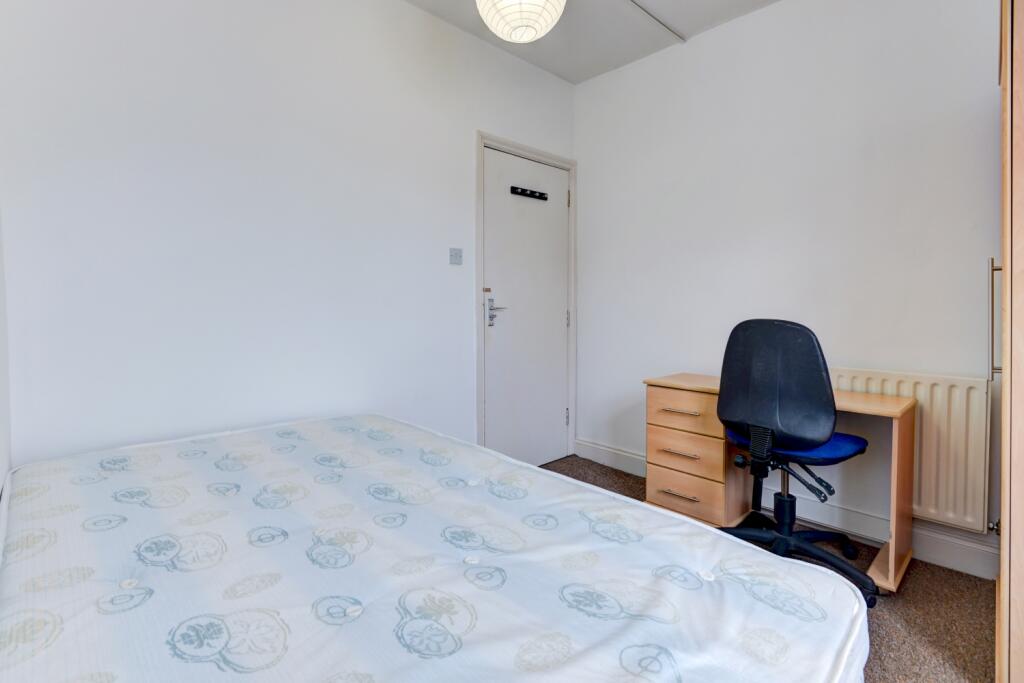 19 Ditchling Road Bedroom 5 (2)