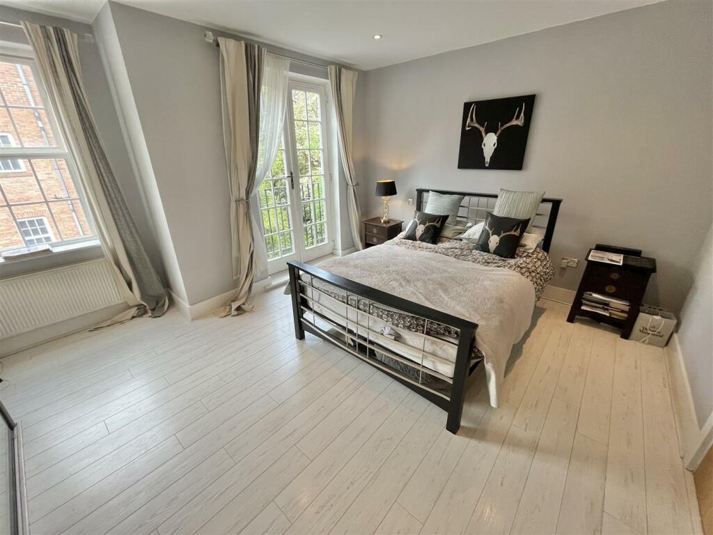 Bedroom 1 Aspect 2.jpg