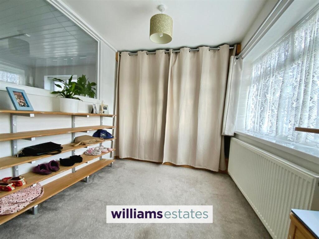 Dressing Room/Dining Room