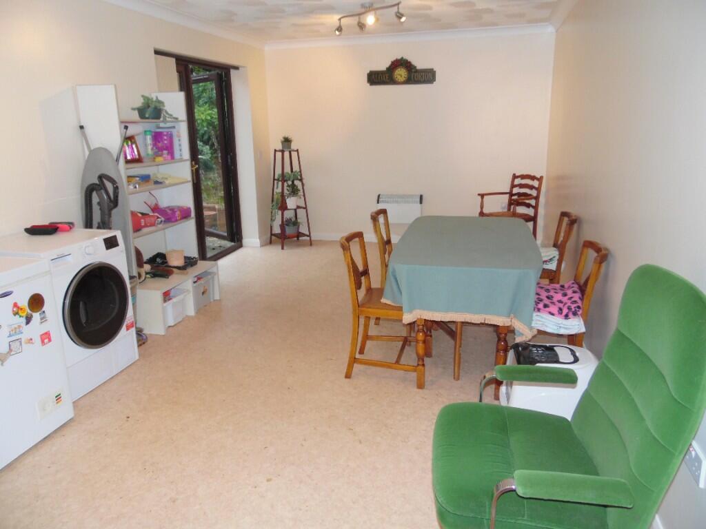 GARDEN/GAMES ROOM