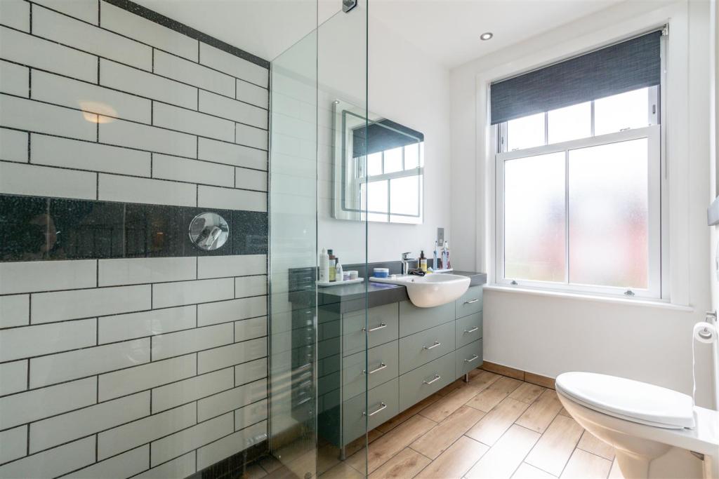 En Suite Shower Room.jpg