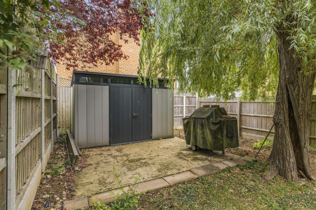 8 Wheatley Close, Banbury-18.jpg