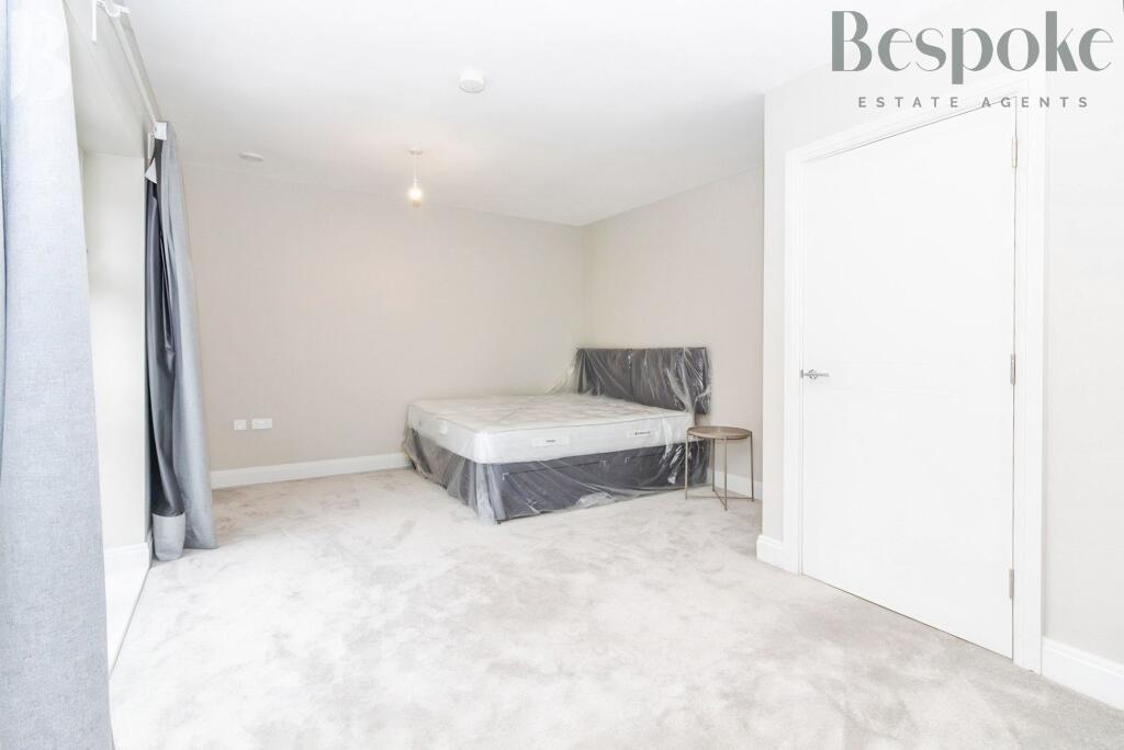 Living Room/Bedroom 4