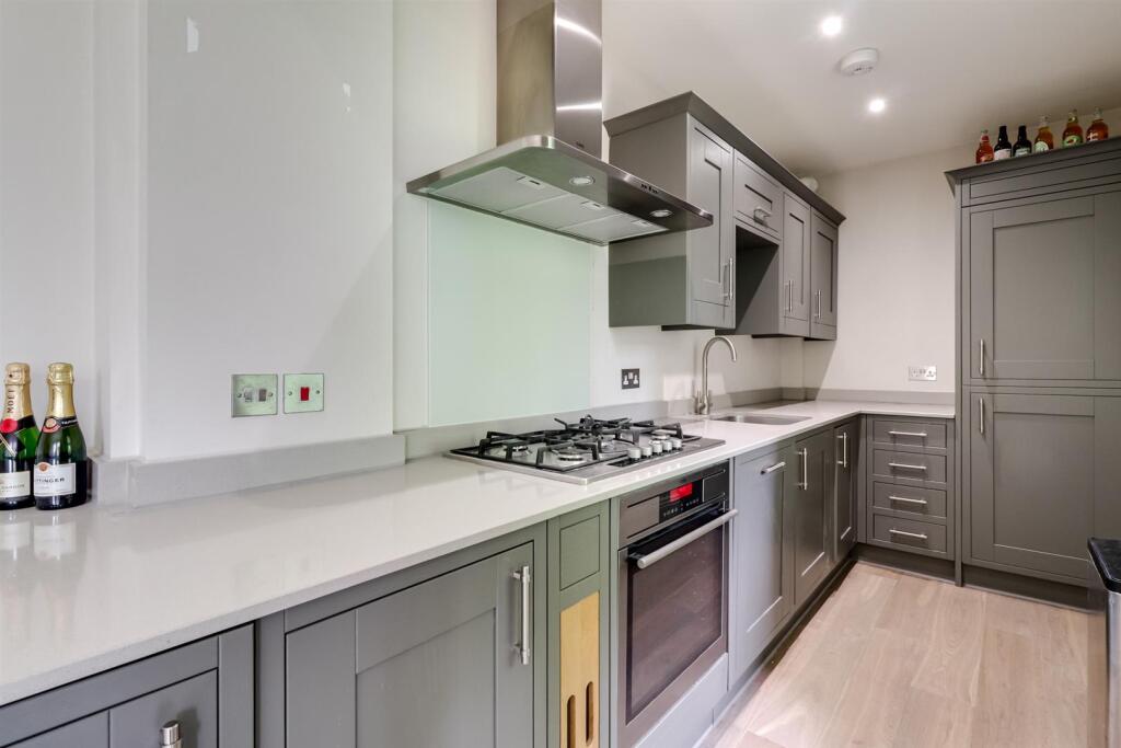 Kitchen (3).jpg