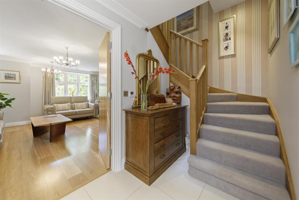 6-Coplestone-Chase-Cranley-Road-Guildford-GU1-2JW-