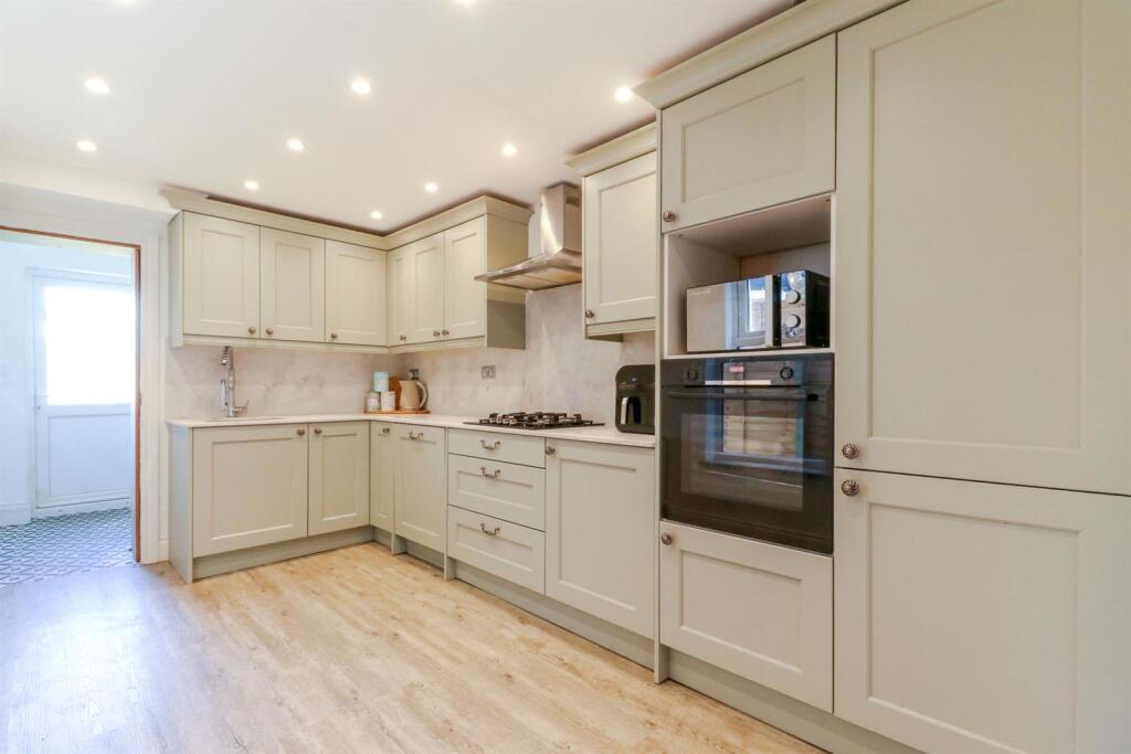 51 Holly Road-18.jpg