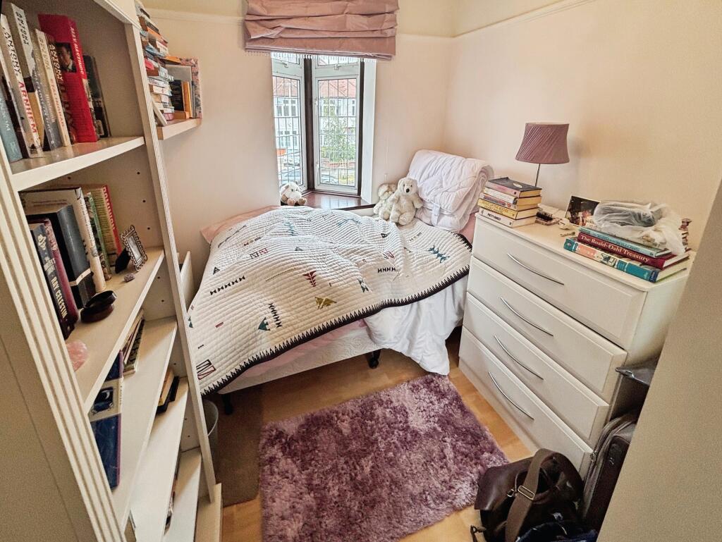 c5756734bedroom203