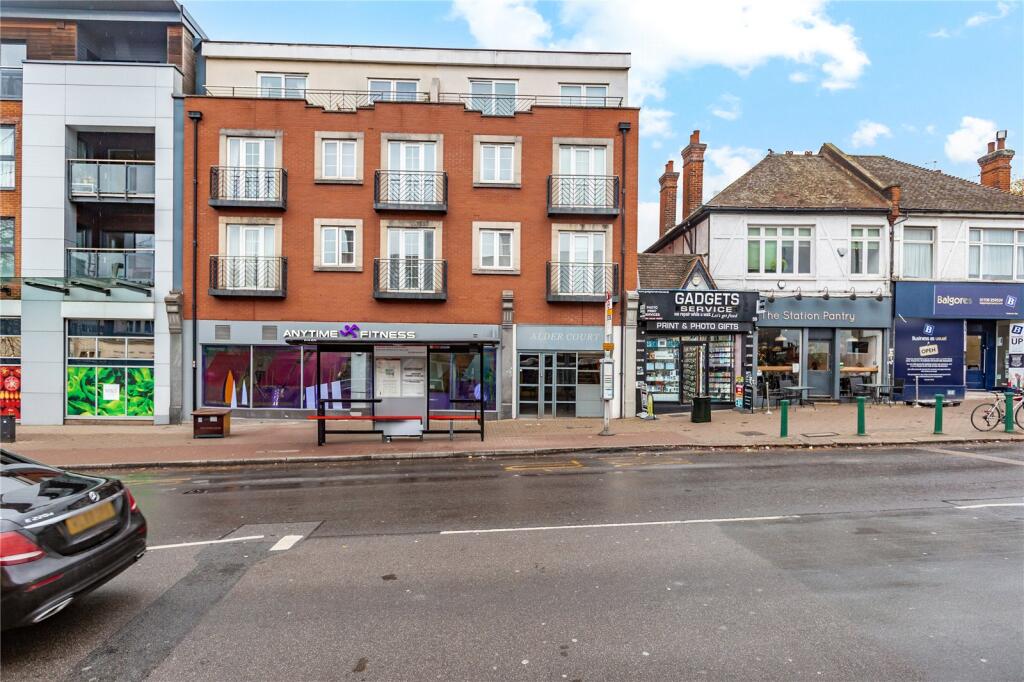 Station Road, Upminster, RM14