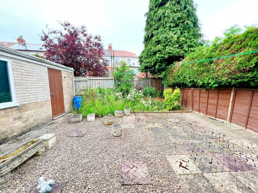 Rear Garden pic 2.jpg