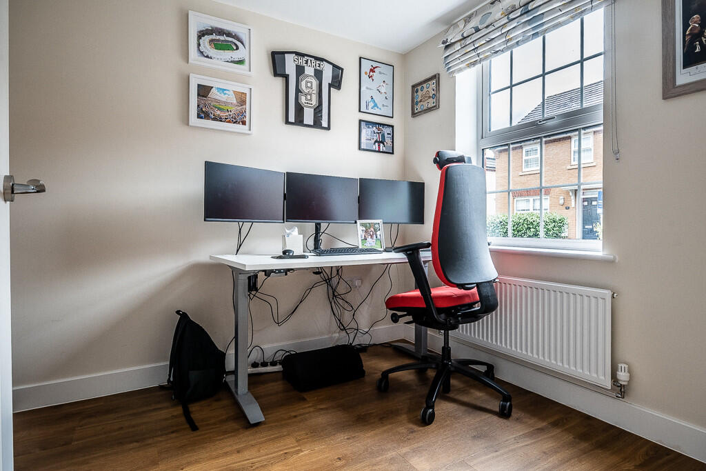 4 Celtic Close - ...