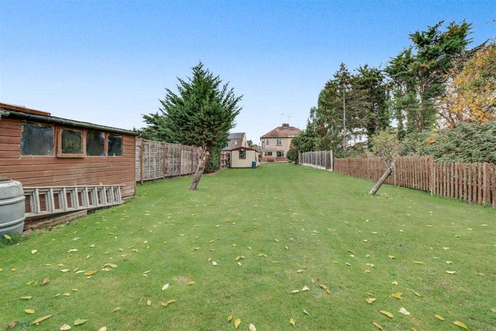 52 RUNWELL ROAD INSIDE-16.jpg