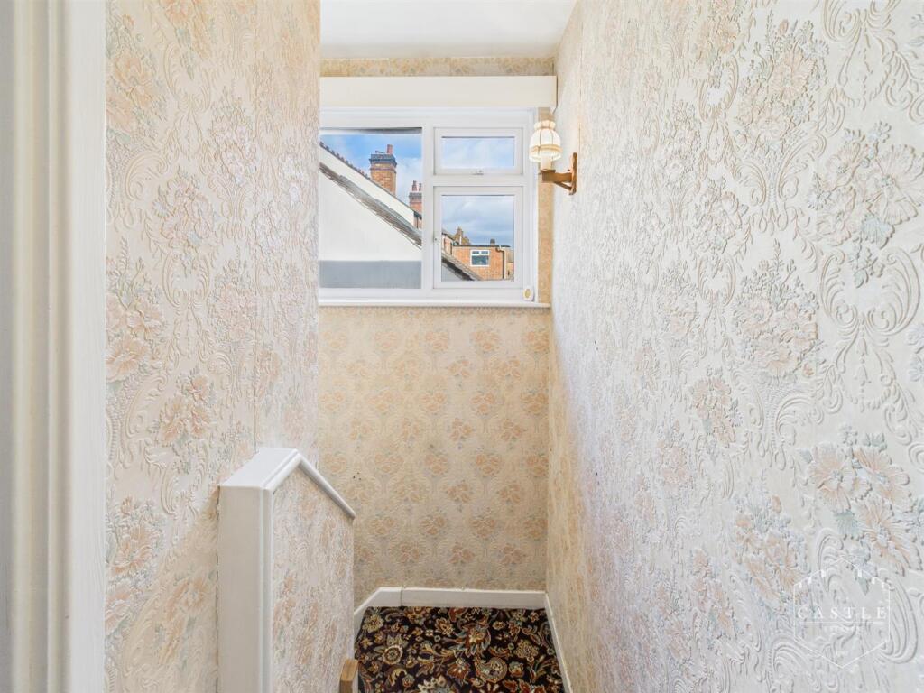 FIRST FLOOR LANDING