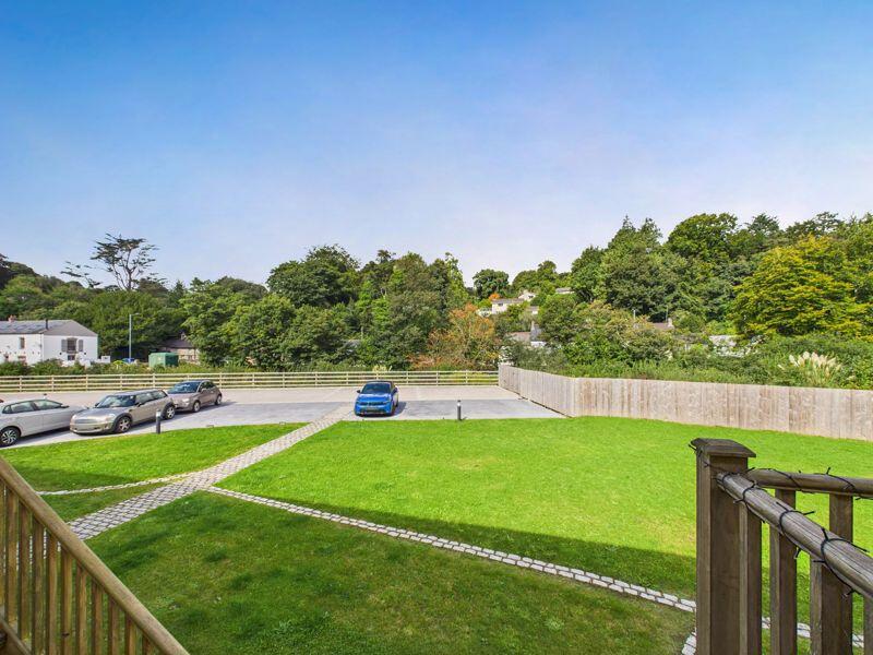 Parking/garden
