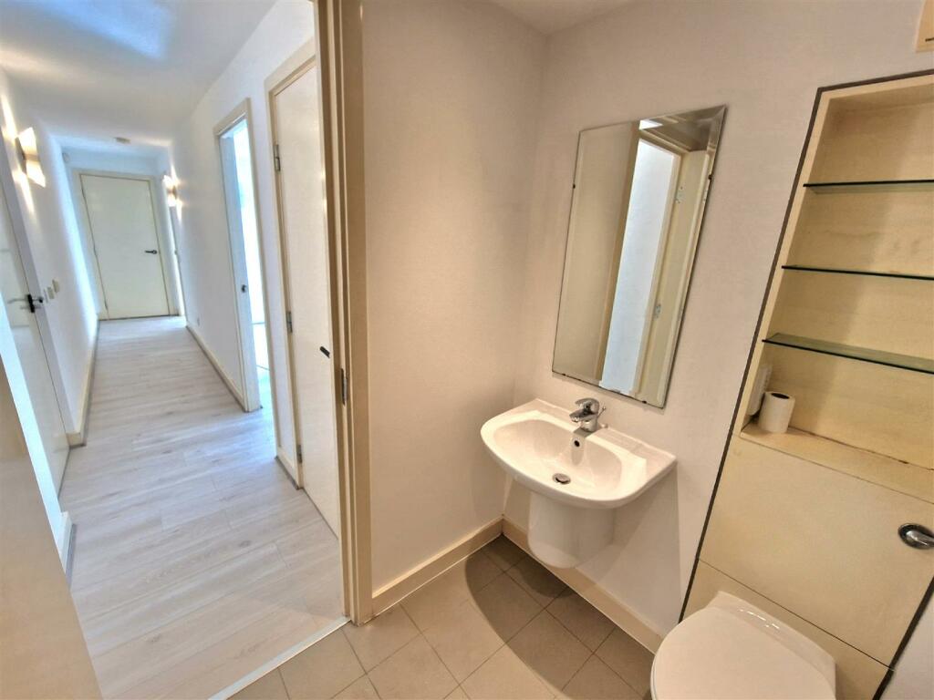 Bathroom/Hallway