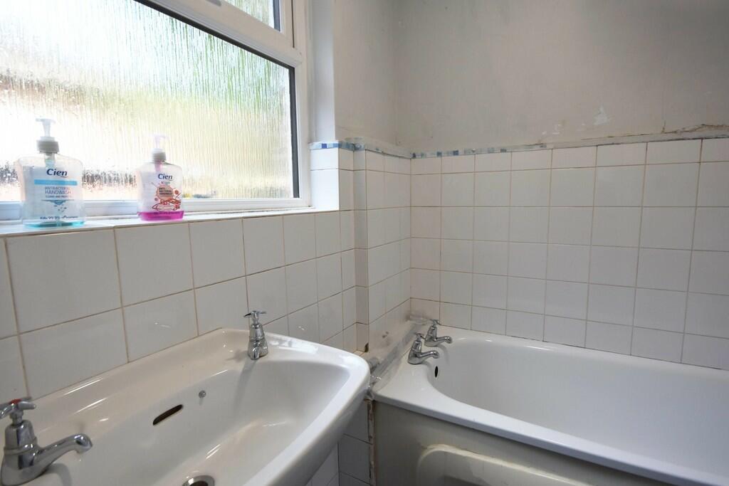 Bathroom 1-min