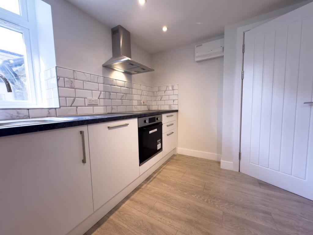 Kitchen / Lounge