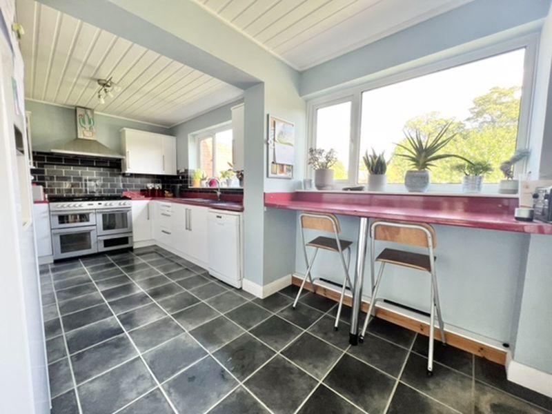 Kitchen breakfast room