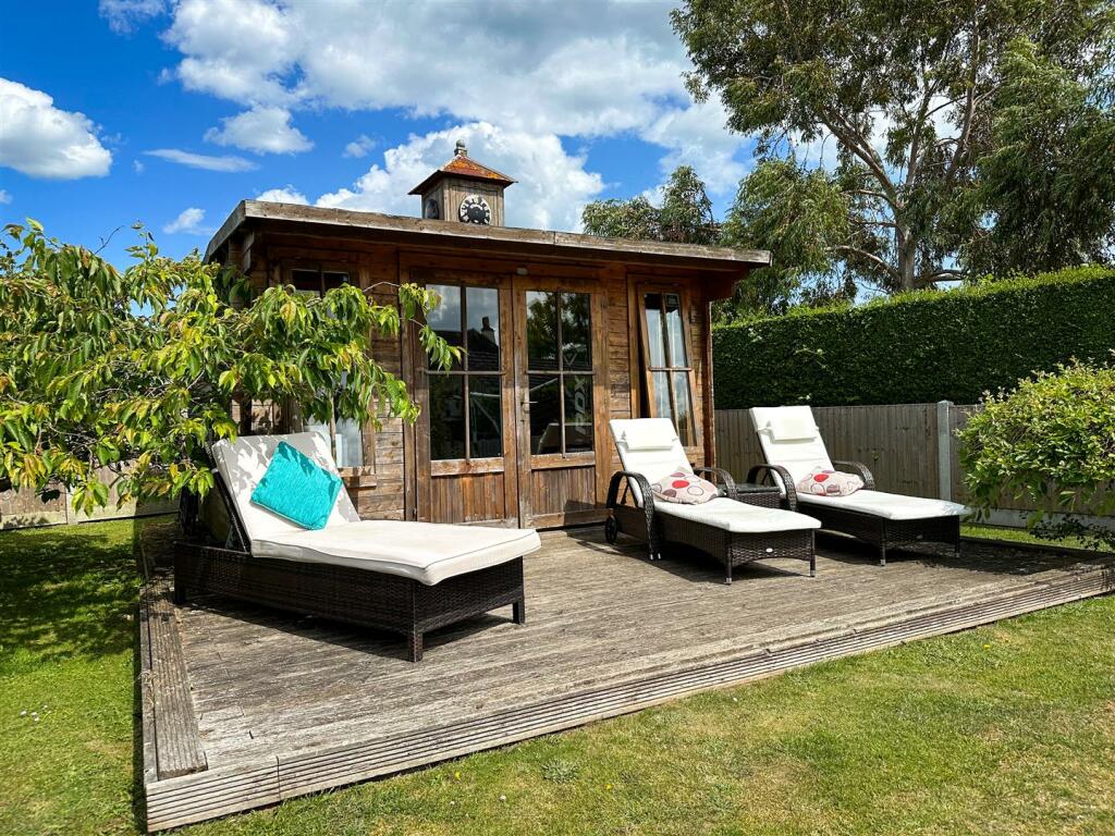 STORAGE SHED &amp; SUMMER HOUSE