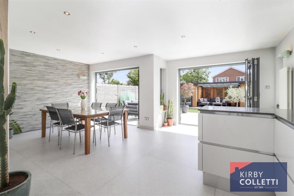 RE-FITTED KITCHEN/DINING ROOM