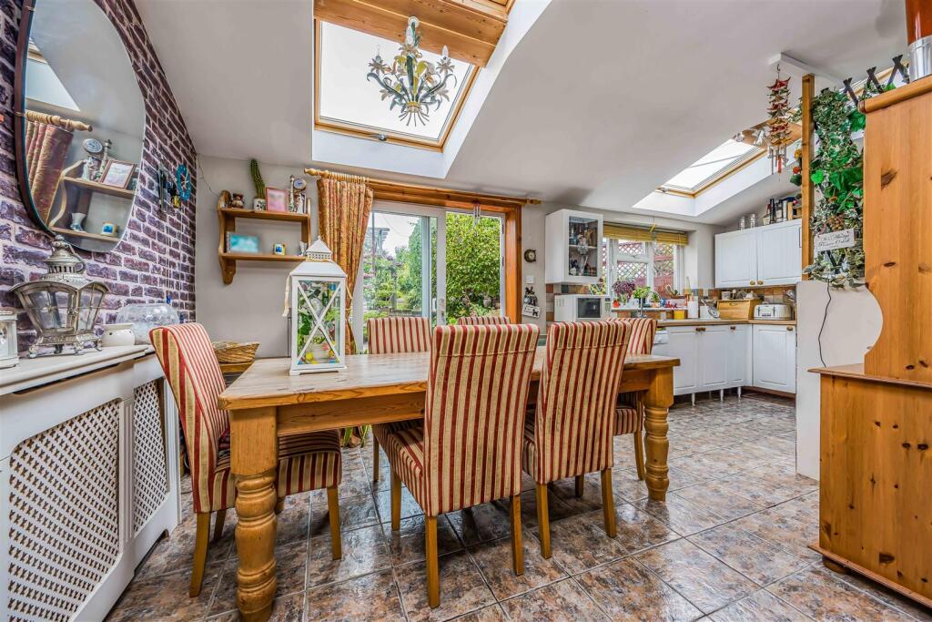 59 Woodfield Avenue, Drayton-Small-PorticoMarketin