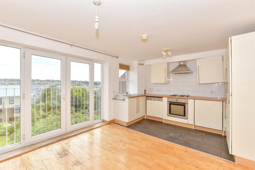 Lounge/Kitchen
