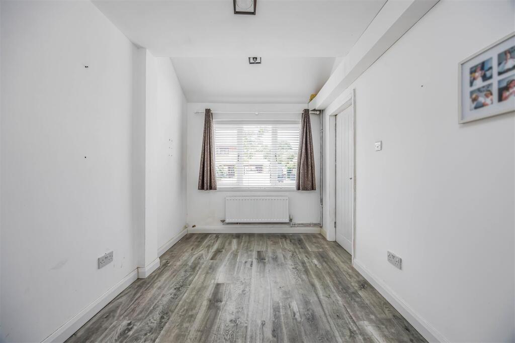 100 Fathoms Reach, Hayling Island-Small-PorticoMar