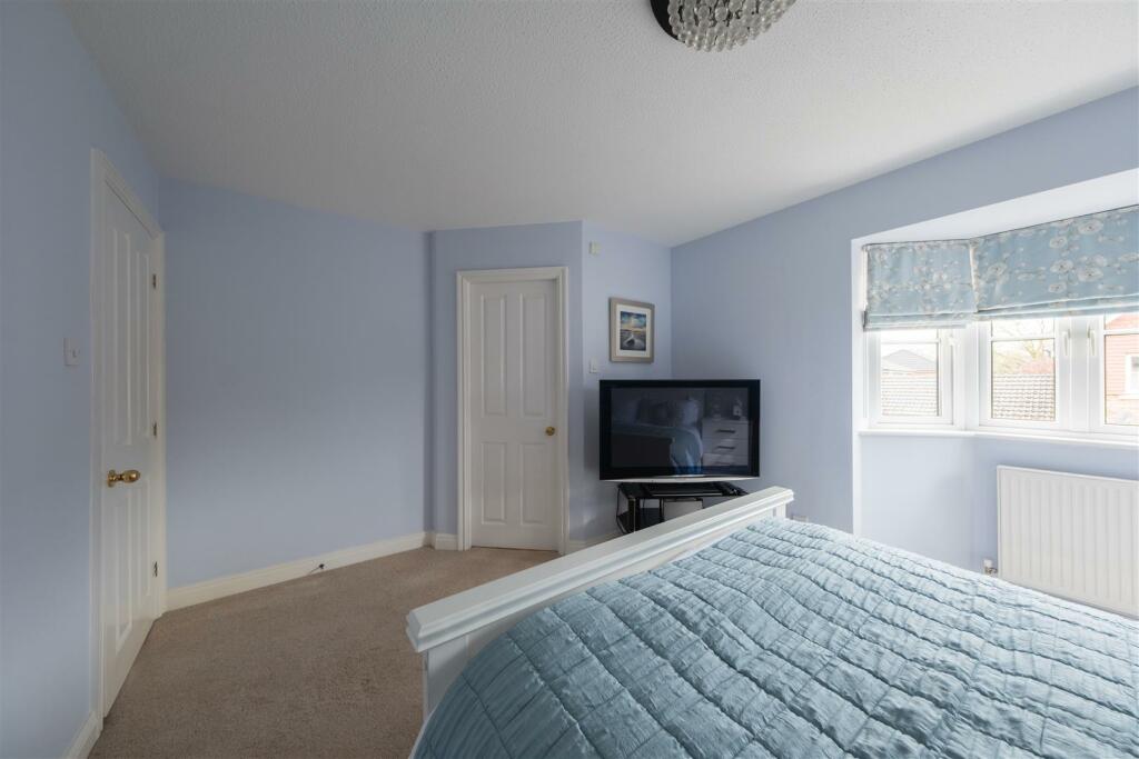 8 Cowmere Close-015.jpg