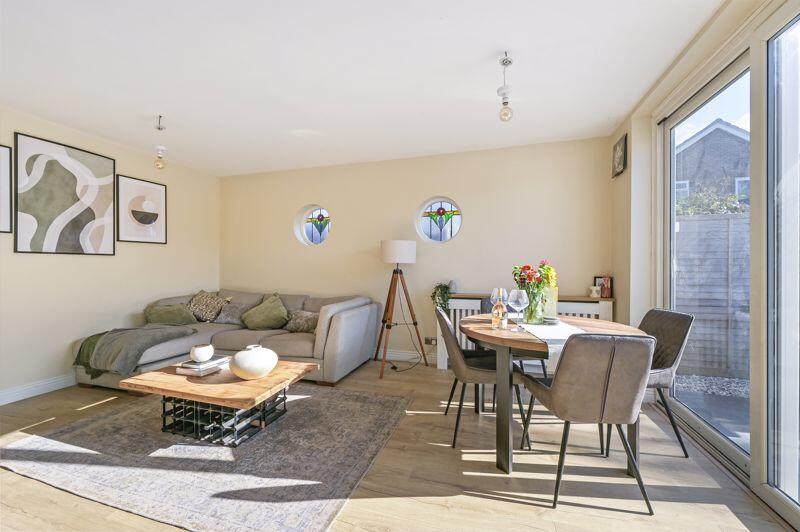 Lounge/Dining Room 