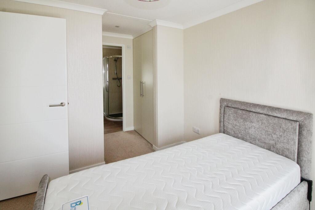 Master Bedroom.JPG