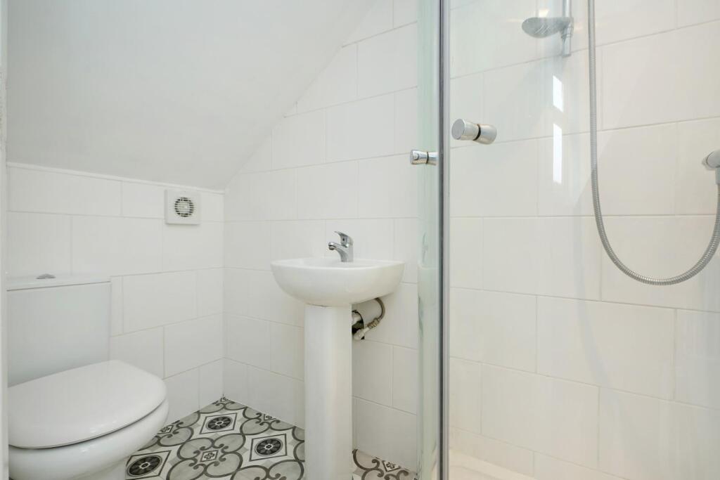 Attic En Suite