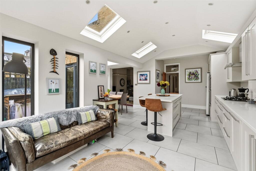 Gloucester Road, HAMPTON, TW12