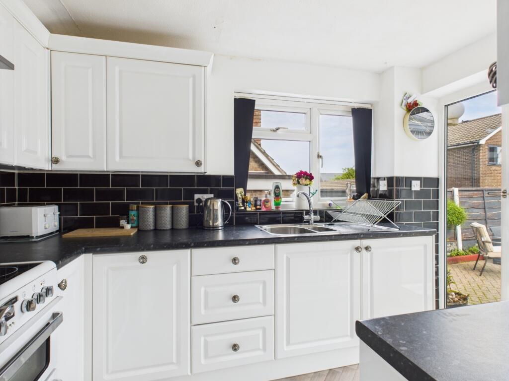 CAM03729G0-PR0063-STILL005