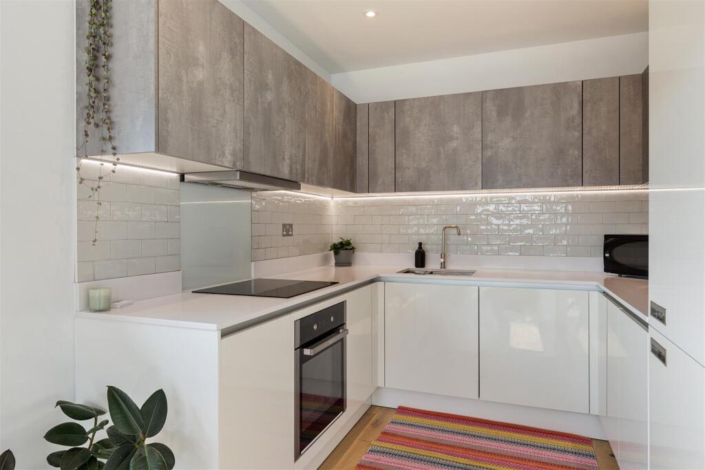 Station Approach, Hoe Street E17