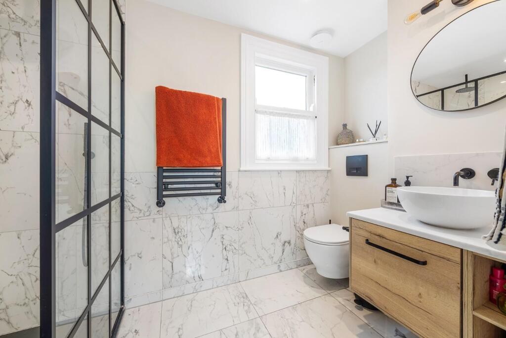 Ensuite (2).JPG