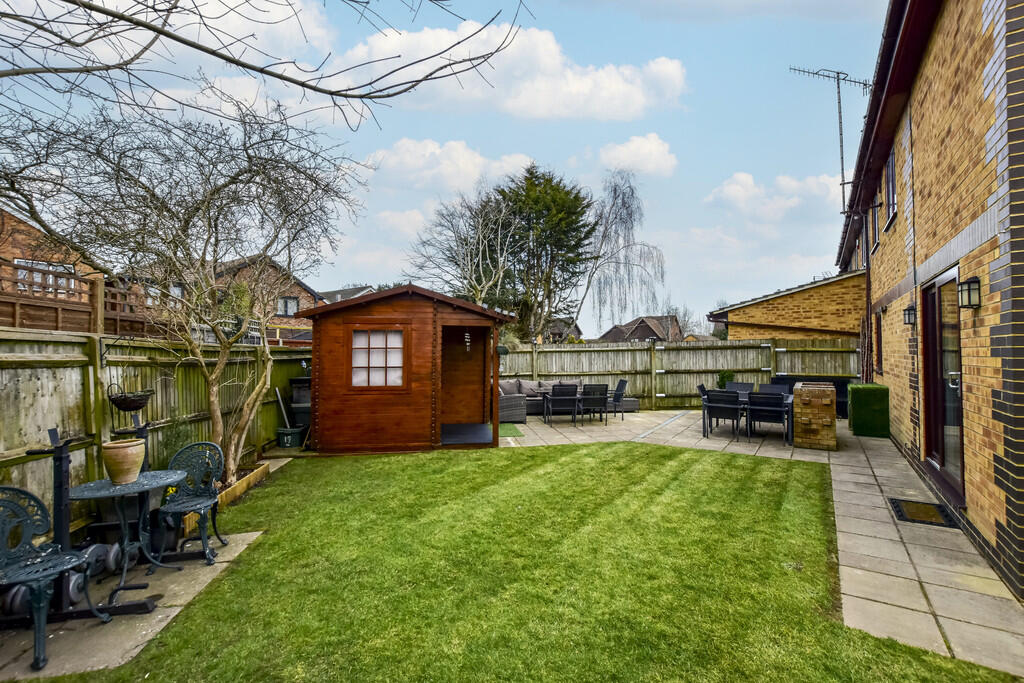 15 Alder Walk 6