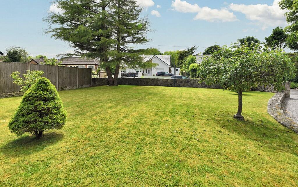 FRONT GARDEN