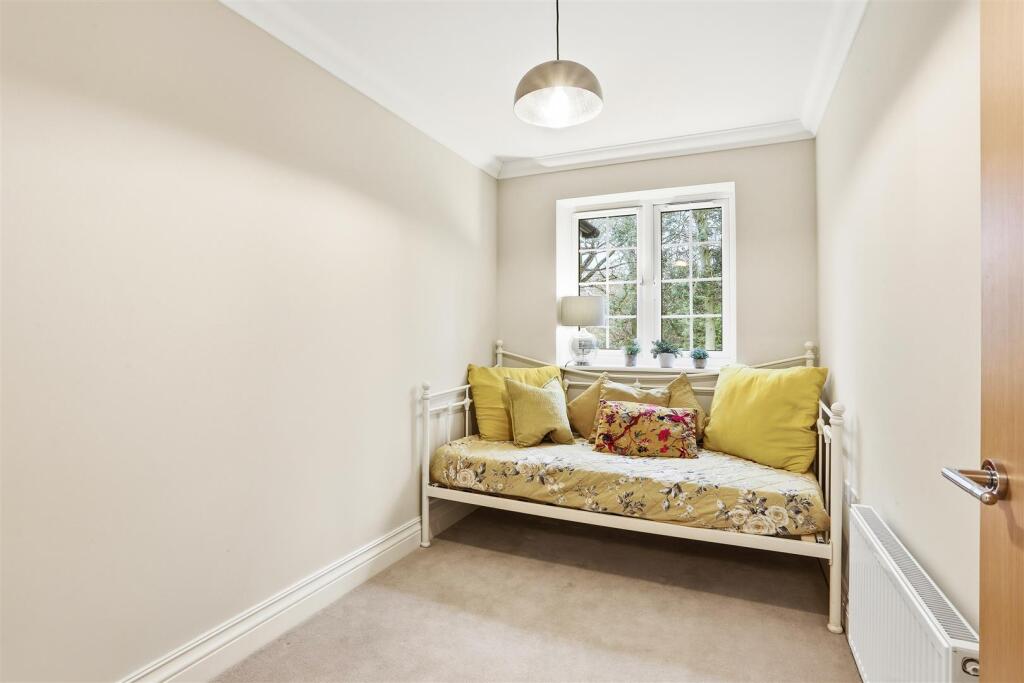 1590753081 - 2 Stanton Grove, KT20 - 18.jpg