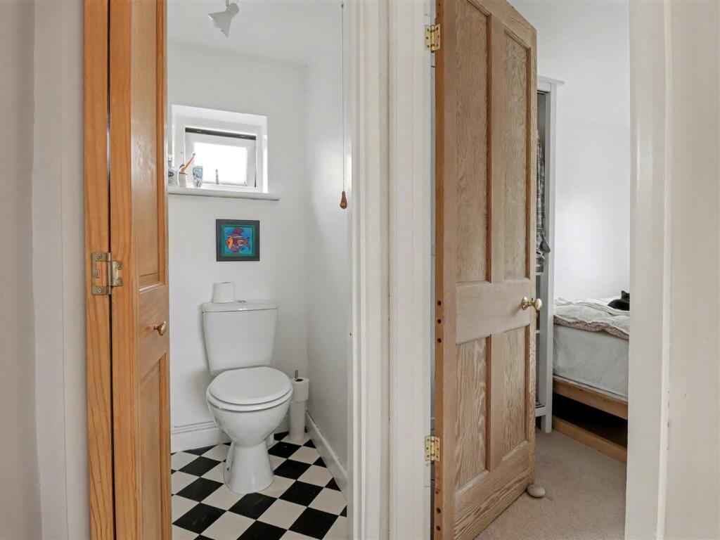 Wc and Bedroom 3