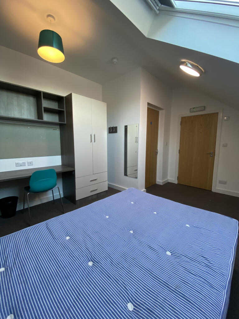 8 Bedroom Apartment