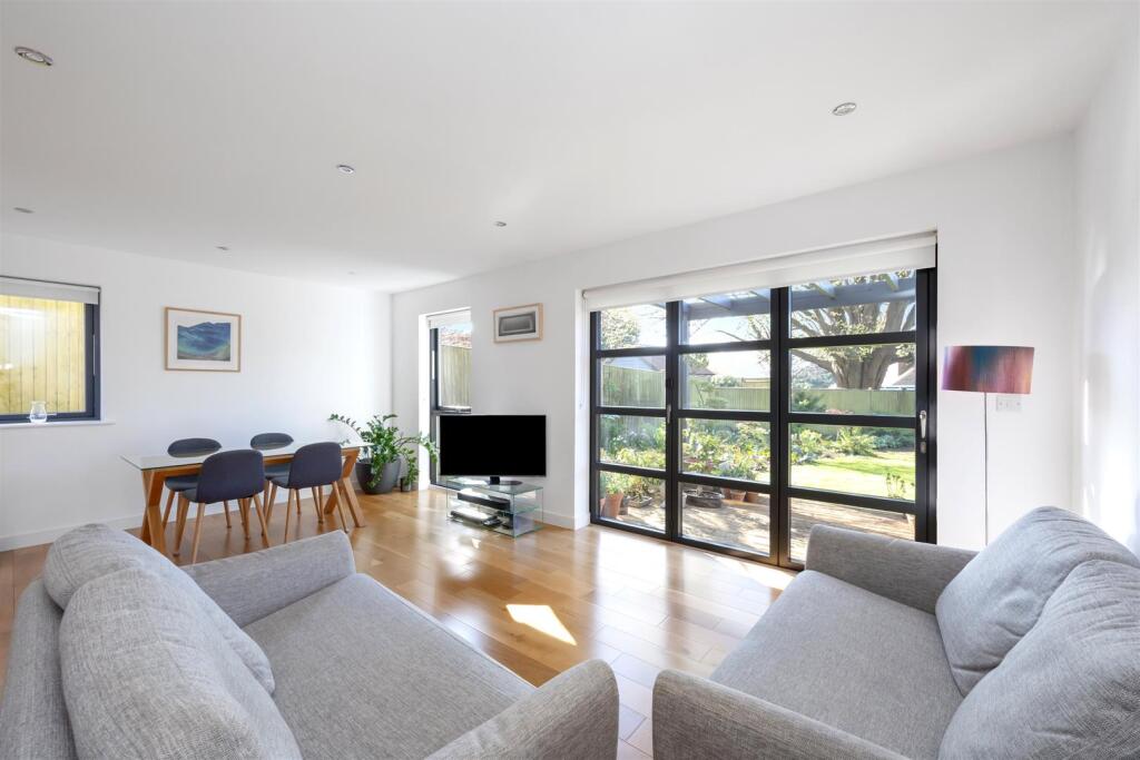 Sitting/Dining Room