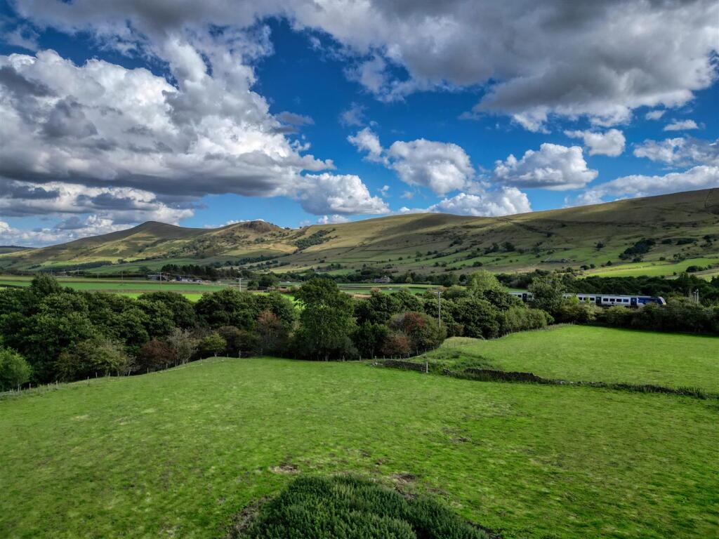 Saxton Mee Barnfield 016.jpg