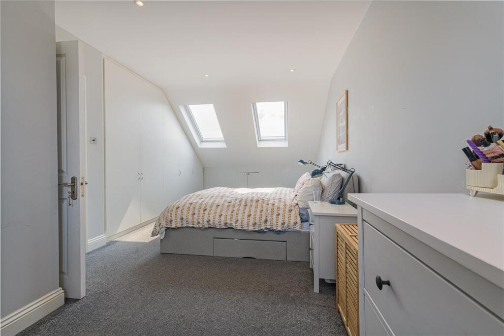 43 Penwith Rd Bed 4.jpg