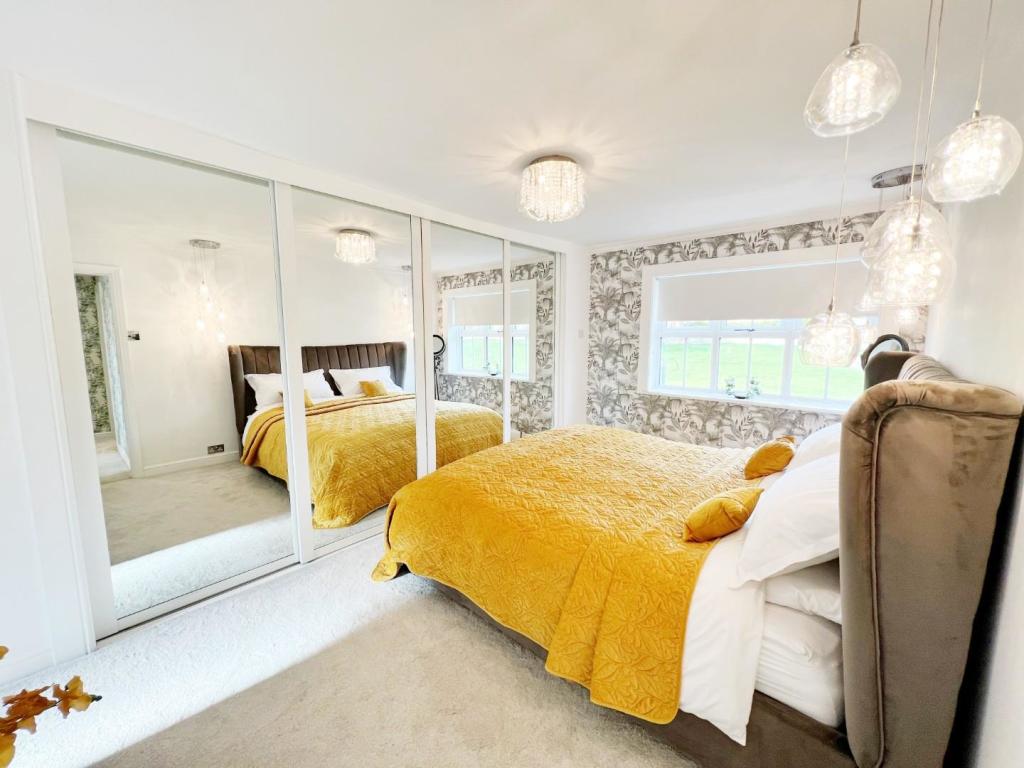 Bedroom 1 pic 1.jpg