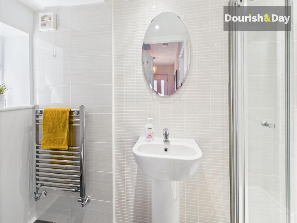 Downstairs Shower / WC