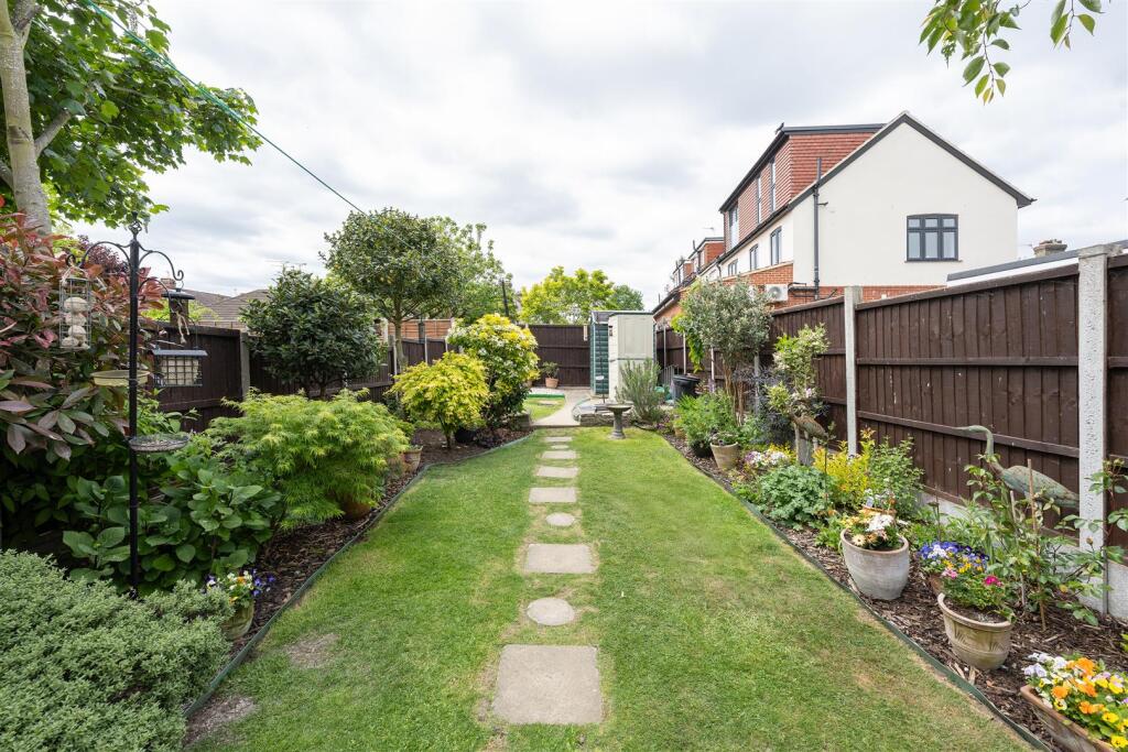 Greenstead Avenue, IG8