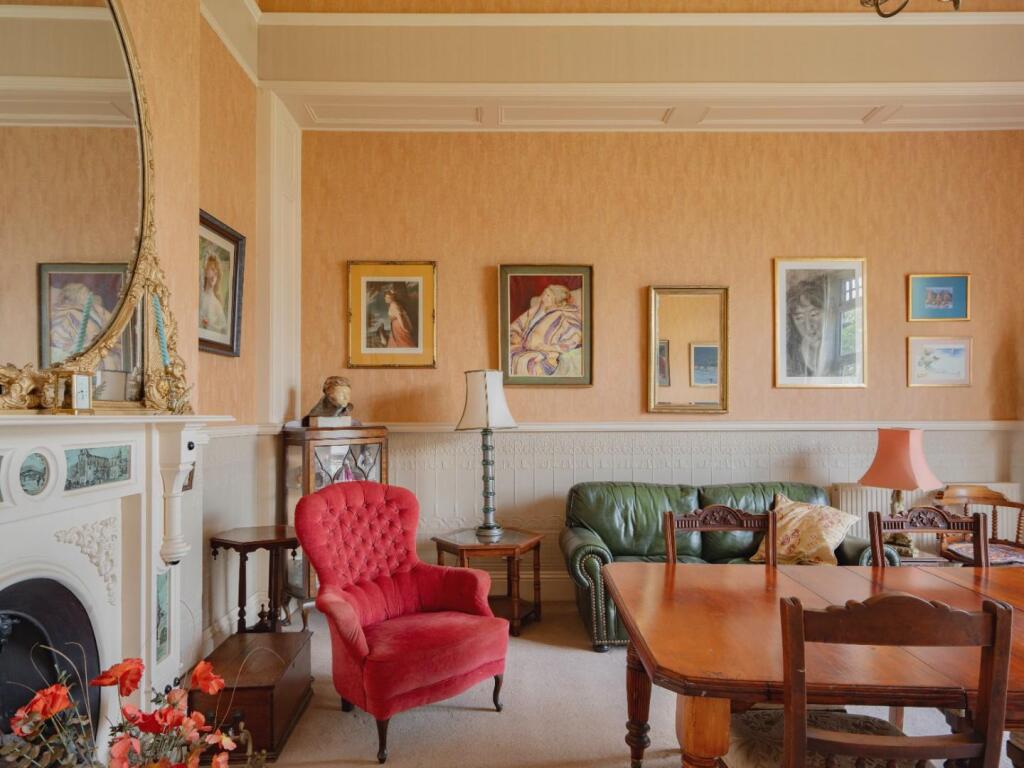 Dining Room/Bedroom 3