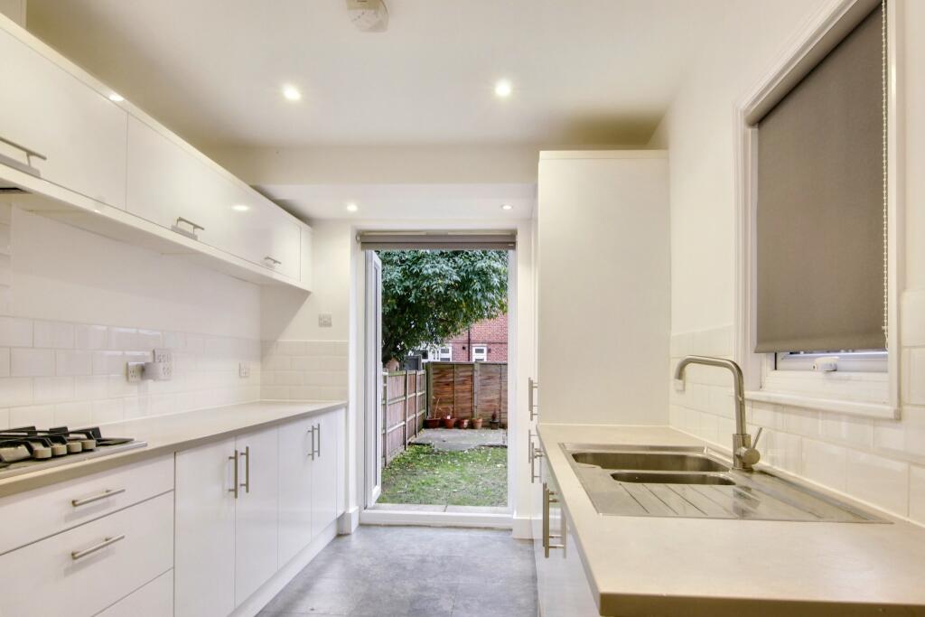 3.KITCHEN.jpg