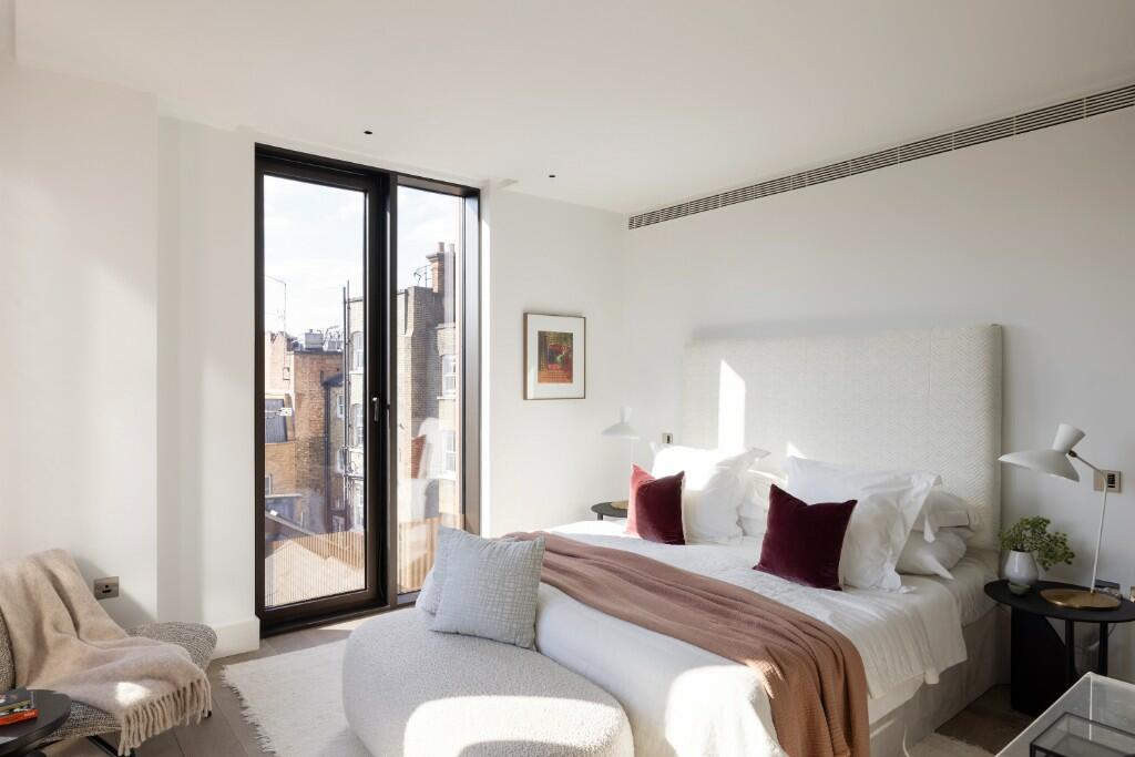 Principal bedroom
