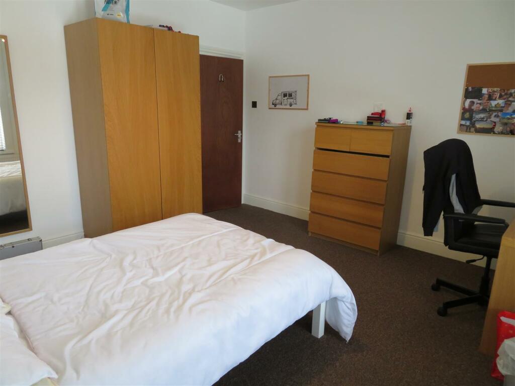 3 Haslemere Bed5a.JPG
