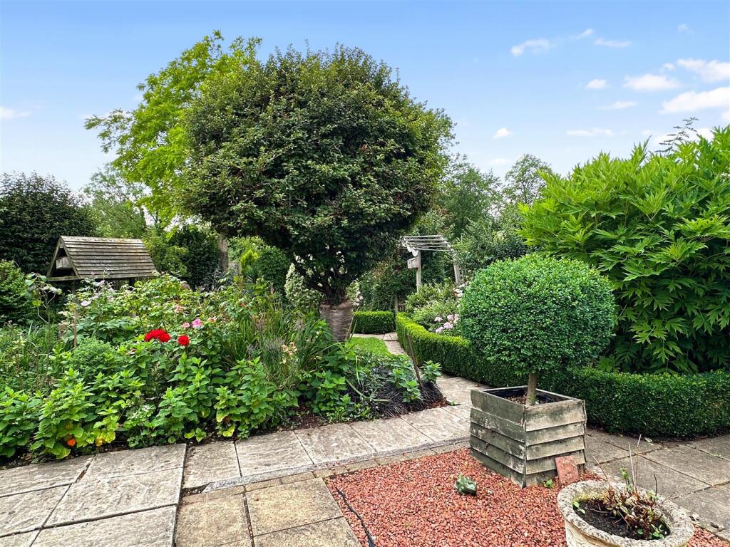 Wonderful Private Garden 909